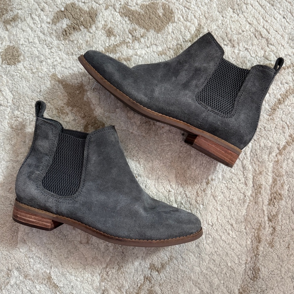 TOMS Suede Grey Ankle Booties women’s Size 7